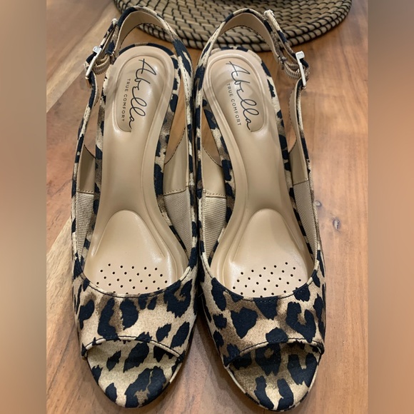 Sandal size 8 leopard style - Picture 2 of 6